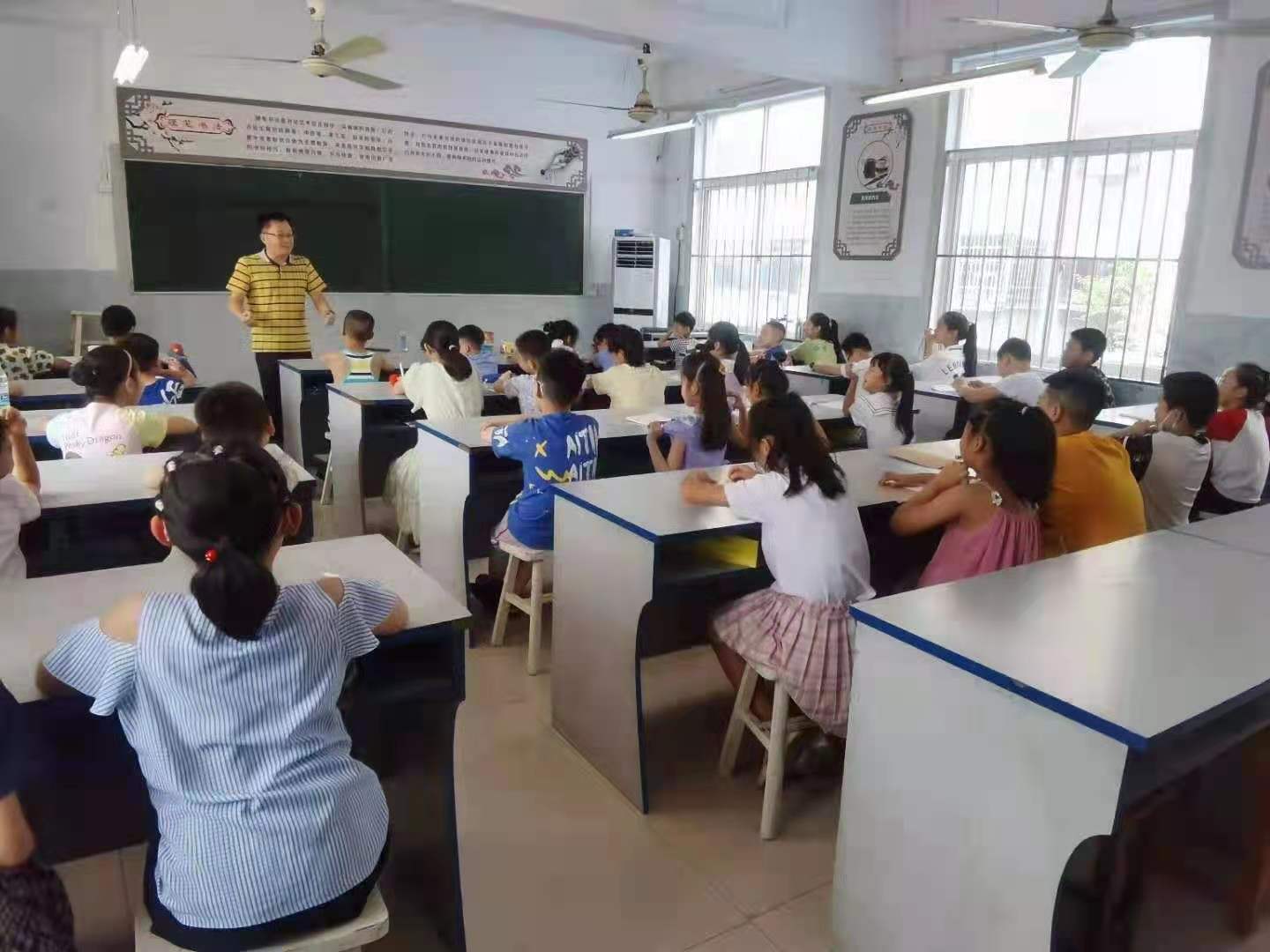 青少年宫少年儿童”开心文学社”公益课