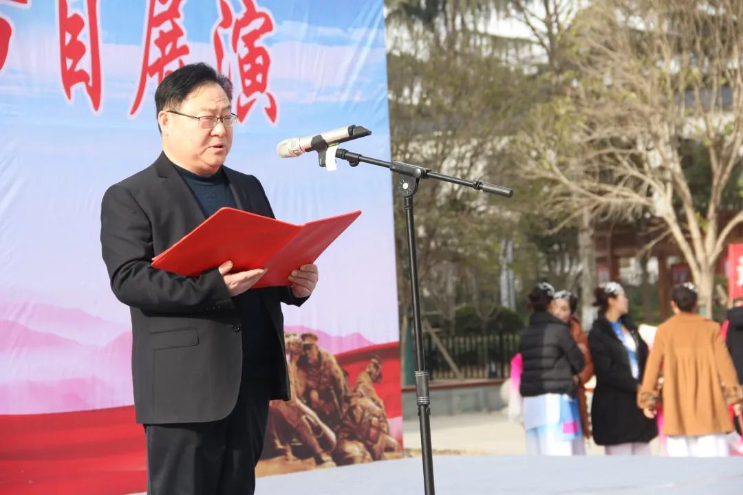 师生同台演绎红色经典